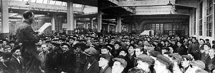 Verlesen einer Resolution vor Arbeitern in Moskauer Fabrik, 15. März 1938, picture-alliance / dpa