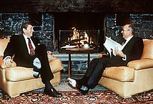Ronald Reagan (l) und Michail Gorbatschow (r) auf amerikanisch-sowjetischen Gipfeltreffen, Genf/Schweiz, 19-21. November 1985, picture-alliance / dpa