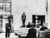 Stalin-Statue im Wartesaal des Moskauer Flughafens, einen Tag vor der Rede Chruschtschows am 24.2.1956, picture-alliance / akg-images