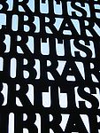 Eingangstor zur British Library, gemeinfrei, Wikimedia Commons