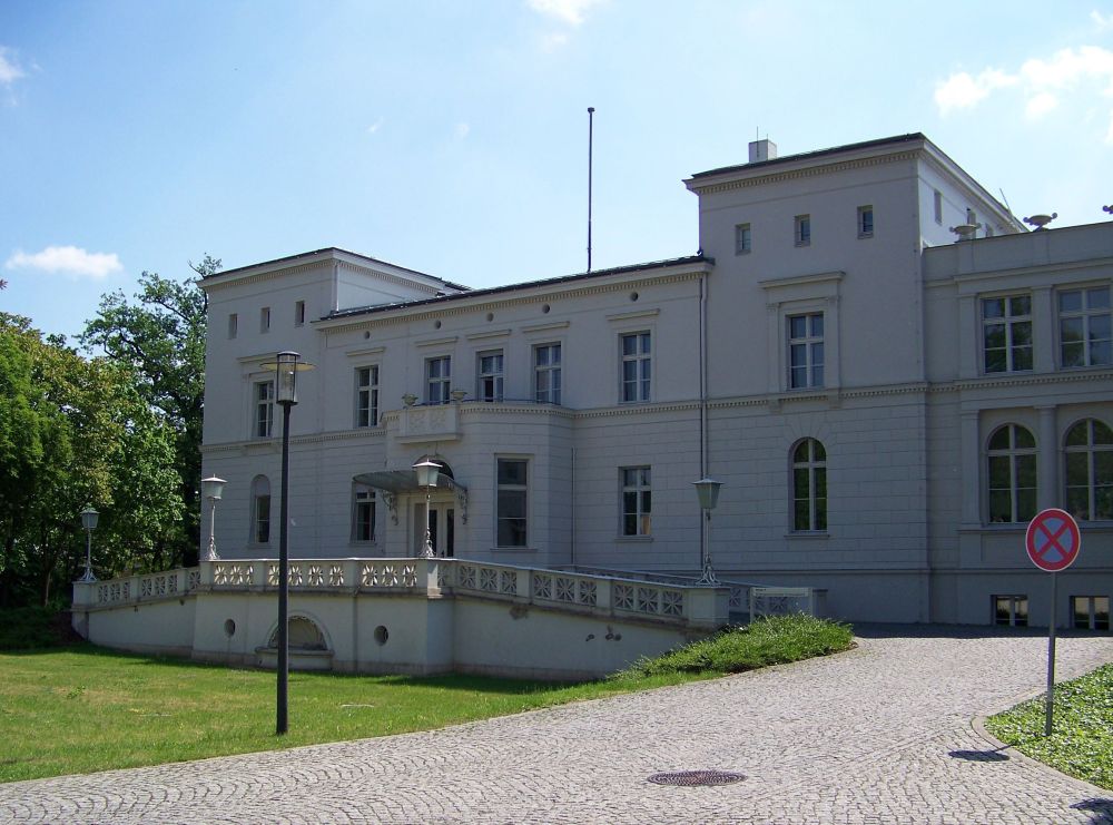 Das Zentrum für Militärgeschichte und Sozialwissenschaften der Bundeswehr hat seinen Hauptsitz in der Villa Ingenheim in Potsdam, Urheber: karstenknuth, gemeinfrei, Wikimedia Commons