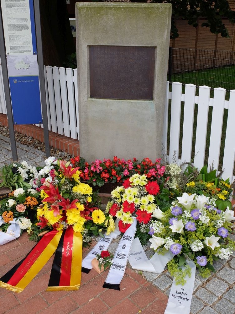 Kranzniederlegung in Malchow © Bundesstiftung zur Aufarbeitung der SED-Diktatur