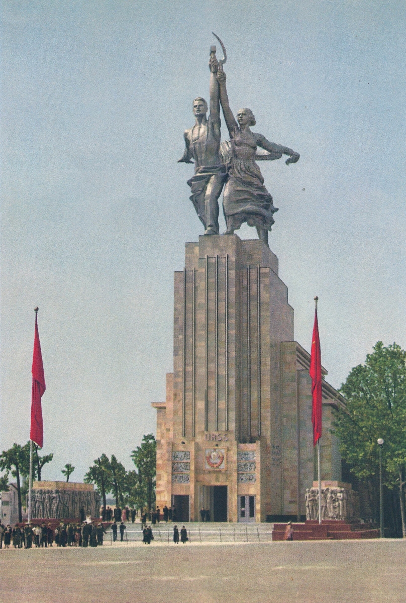 Exposition Internationale des Arts et Techniques dans la Vie Moderne (Paris-1937) , le pavillon de l'URSS. Bildquelle: Wikimedia Commons, Paris 1937, Copyright "La Photolith", 4 rue Niépce, Paris - RCS Paris 354.012 Author auteur inconnu 