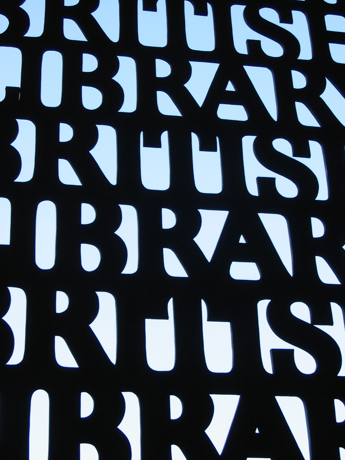 Eingangstor zur British Library, gemeinfrei, Wikimedia Commons