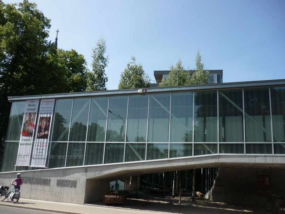Haupteingang des Museums der Okkupationen und des Freiheitskampfes © Bundesstiftung Aufarbeitung