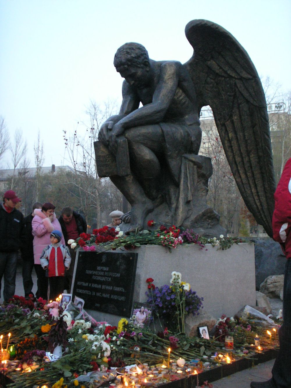 Mahnmal für die Opfer der politischen Repression „Trauernder Engel“, Urheber: Трубин Валера, Lizenz: CC-BY-SA 3.0