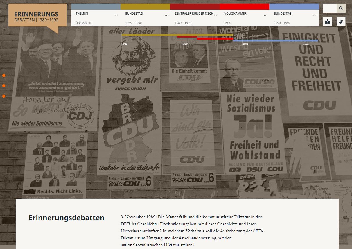 Screenshot der Startseite des Portals Erinnerungsdebatten. Zu sehen sind das Menü am oberen Rand. Im Zentrum sind Wahlplakate von 1990 abgebildet. 